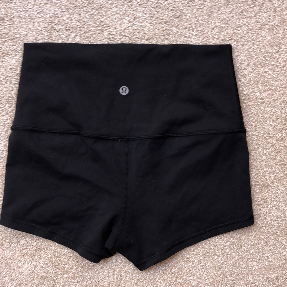 Lululemon Black Women’s Wunder Under Shorts Size 6
